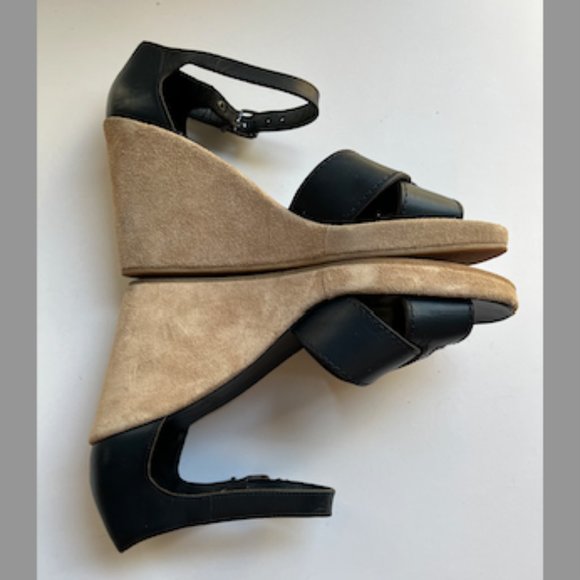 Elemand Tan Wedge Sandals - Picture 2 of 8